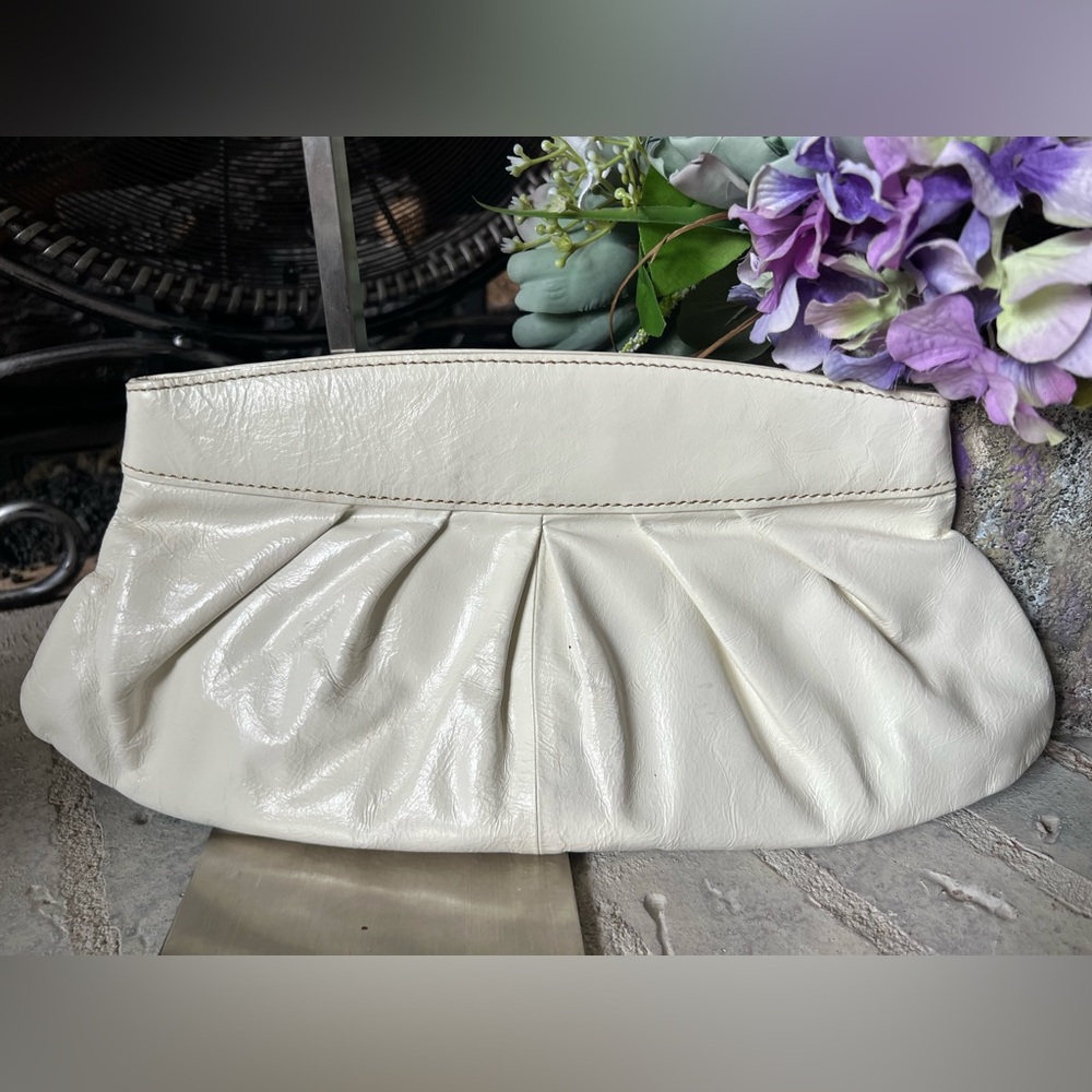 Fossil Vintage Rare and Unique White Genuine Leather Clutch